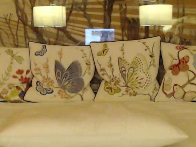 Lora8888's BongaCams show and profile