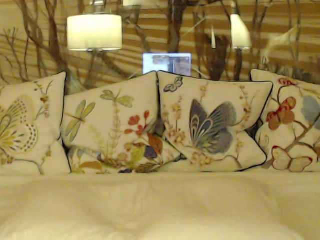 Lora8888's BongaCams show and profile