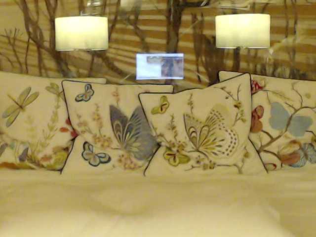 Lora8888's BongaCams show and profile