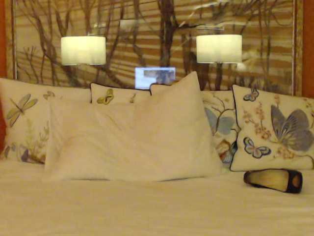 Lora8888's BongaCams show and profile