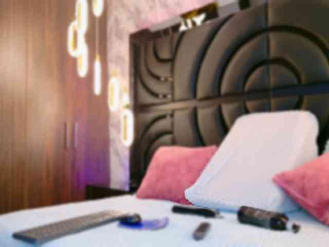 SarahGrey webcam