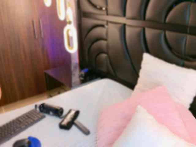 SarahGrey webcam