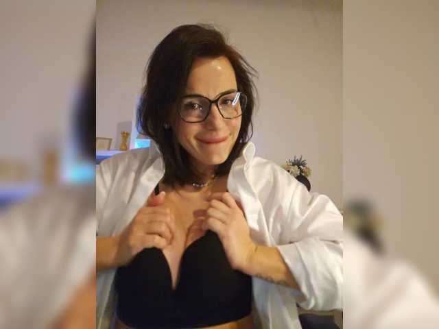 SophieMary's BongaCams show and profile