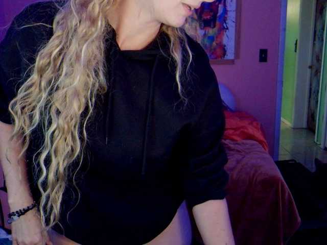 AsiaGoesPro's BongaCams show and profile