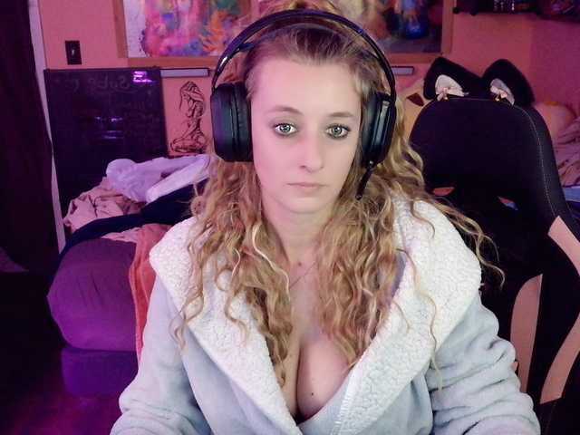 AsiaGoesPro's BongaCams show and profile