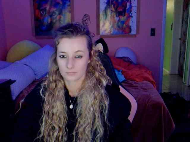 YourSecretGirlFriend963 webcam