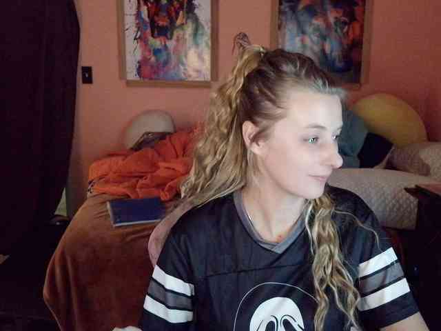 YourSecretGirlFriend963 webcam