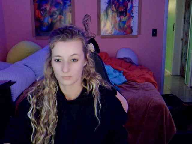 YourSecretGirlFriend963 webcam