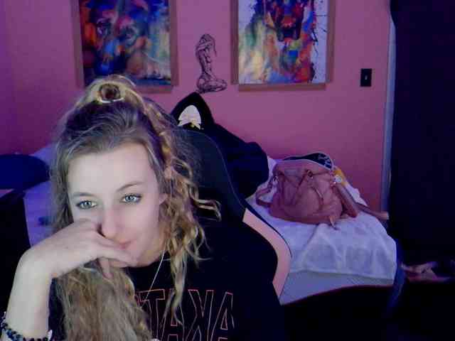 YourSecretGirlFriend963 webcam