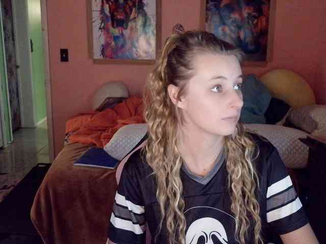 YourSecretGirlFriend963 webcam