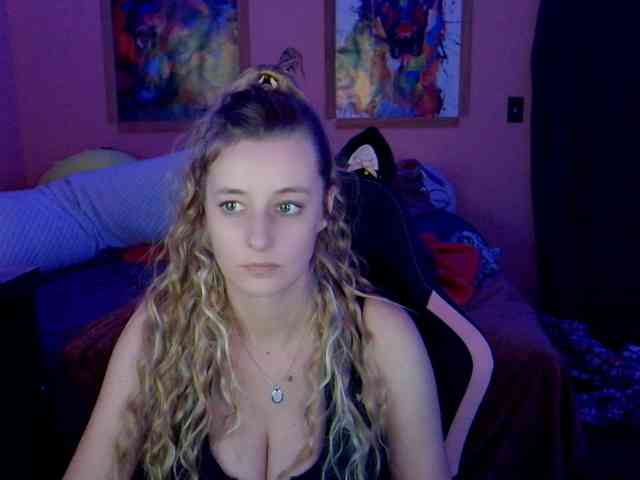 YourSecretGirlFriend963 webcam