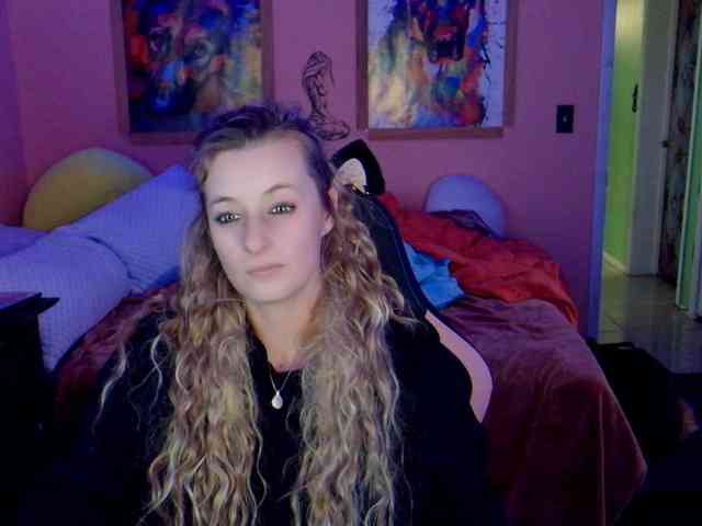 YourSecretGirlFriend963 webcam