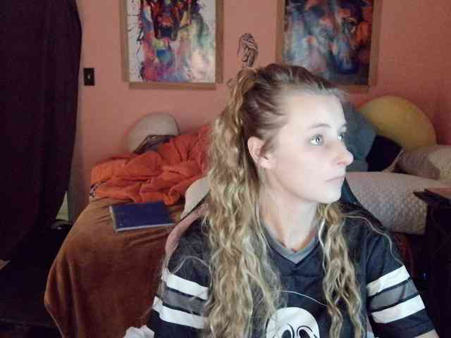 YourSecretGirlFriend963 webcam