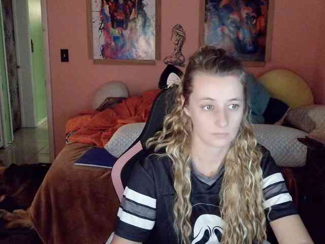 YourSecretGirlFriend963 webcam