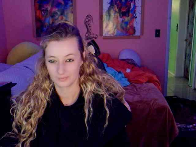 YourSecretGirlFriend963 webcam