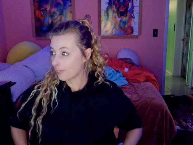 YourSecretGirlFriend963 webcam