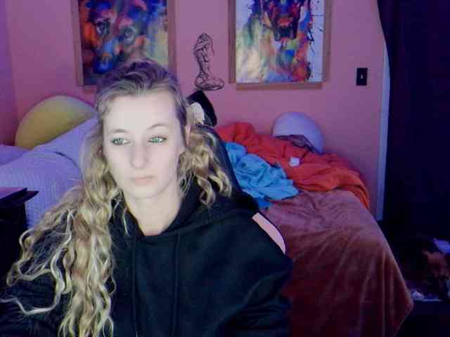 YourSecretGirlFriend963 webcam