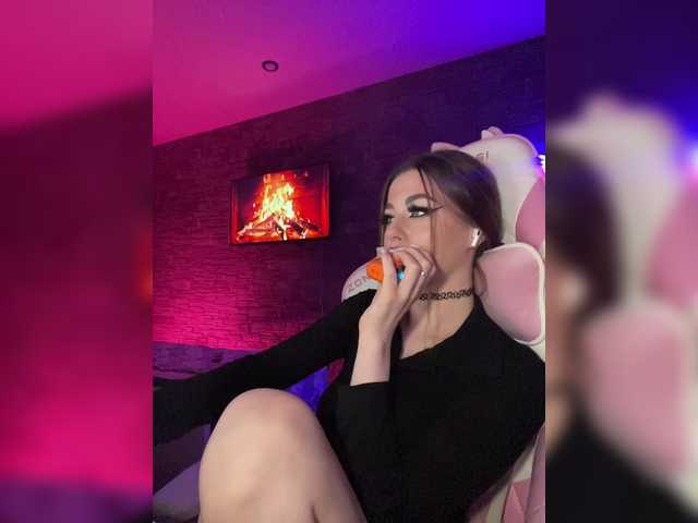 HotGirlEva's BongaCams show and profile