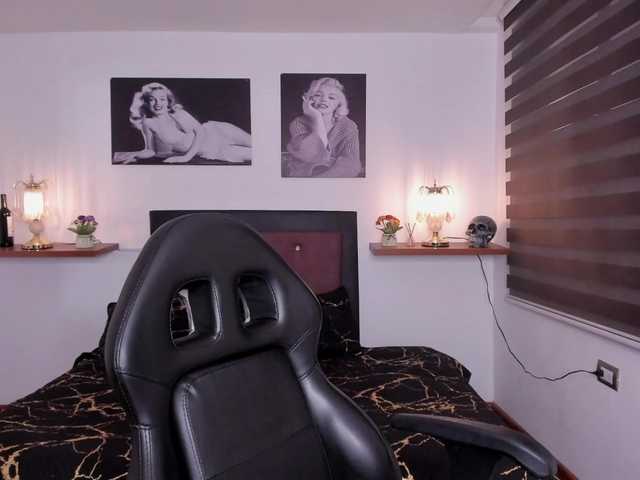 Mariana-Jones webcam bongacams model stream image