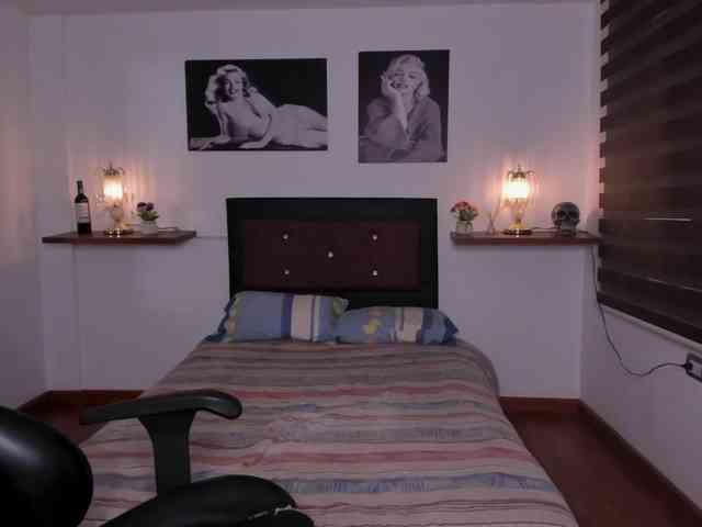 Mariana-Jones webcam