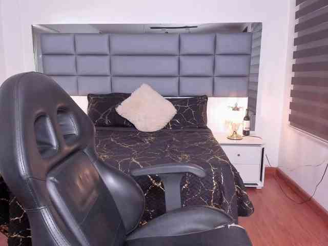 Mariana-Jones webcam