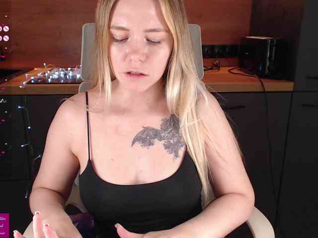 EmmaBryan webcam
