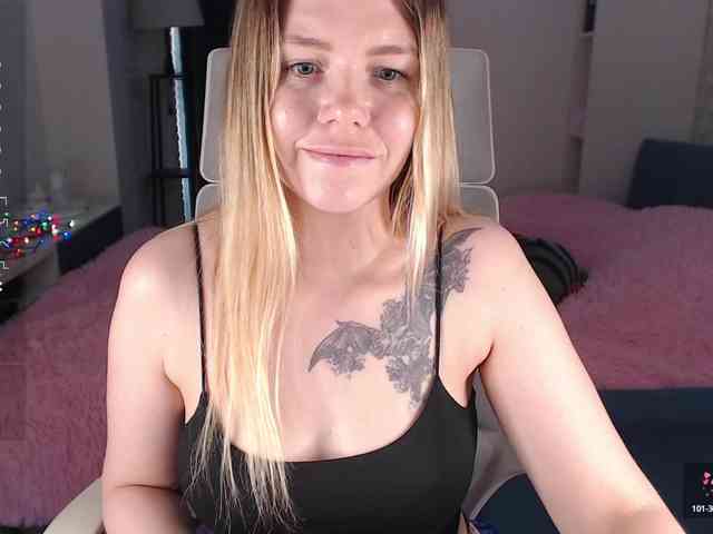 EmmaBryan webcam