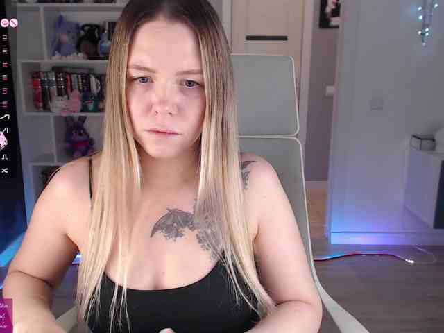 EmmaBryan webcam