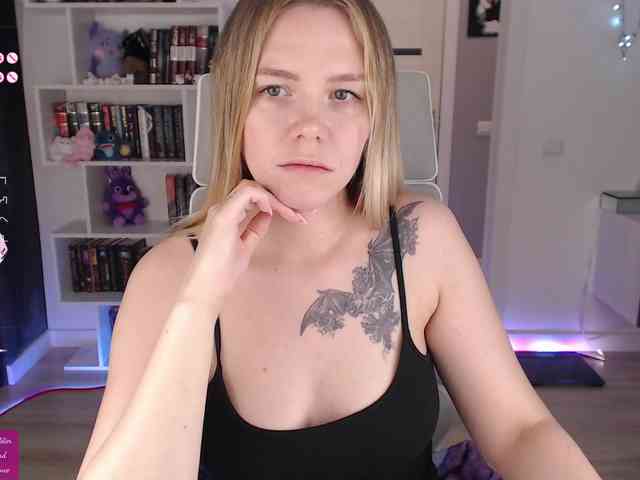 EmmaBryan webcam