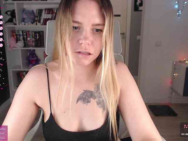 EmmaBryan webcam