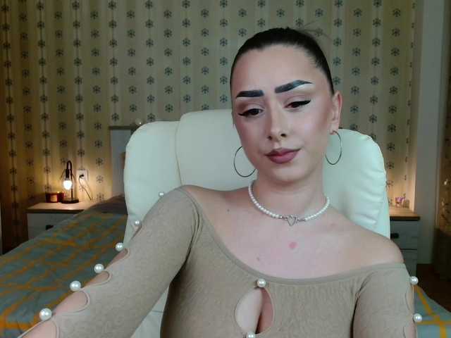 Leslie-Secret's BongaCams show and profile