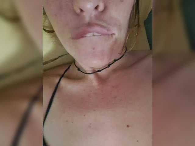 CurlyHanna's BongaCams show and profile