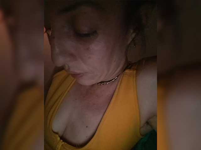 CurlyHanna's BongaCams show and profile