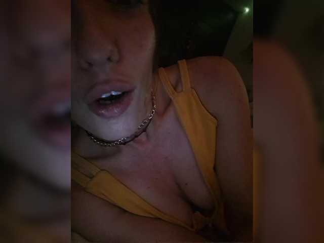 CurlyHanna's BongaCams show and profile