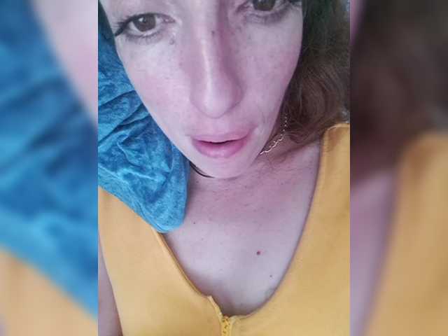 CurlyHanna's BongaCams show and profile