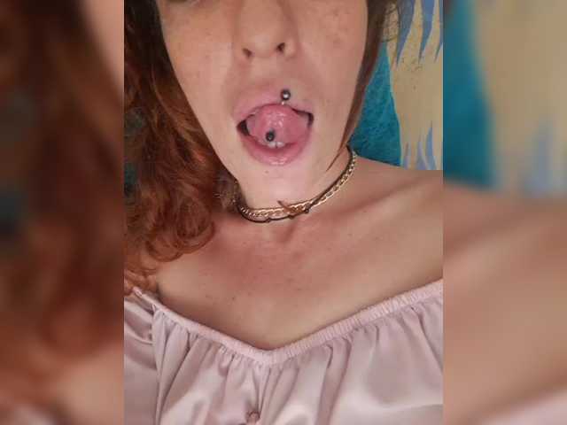 CurlyHanna's BongaCams show and profile