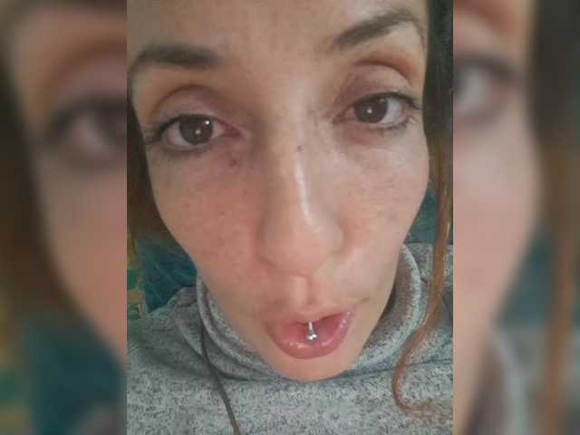 CurlyHanna webcam bongacams model stream image
