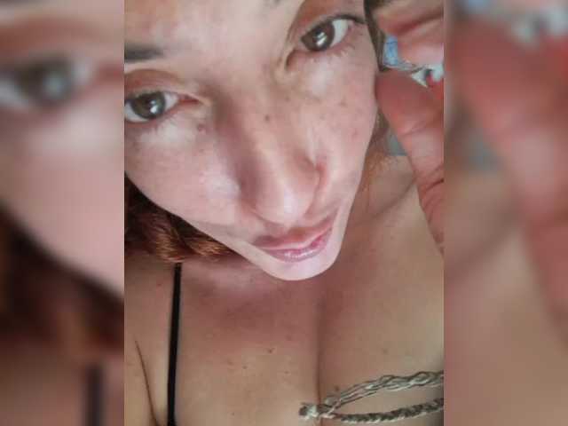 CurlyHanna's BongaCams show and profile