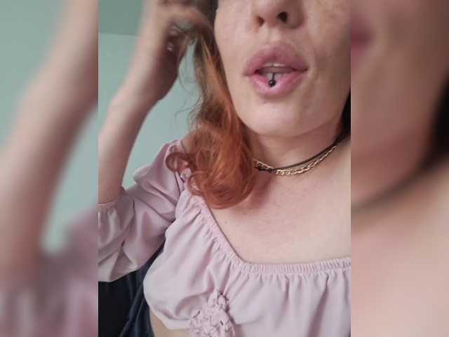 CurlyHanna's BongaCams show and profile