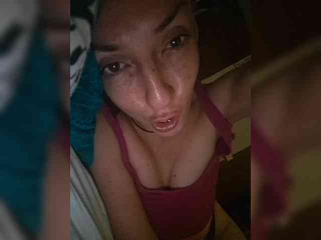 CurlyHanna webcam