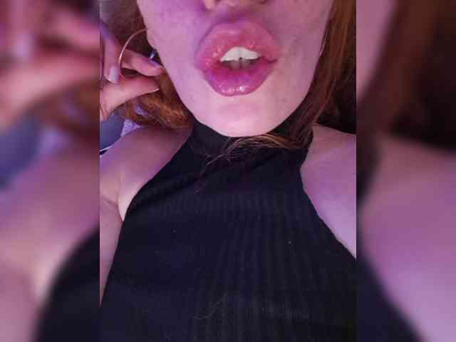 CurlyHanna webcam