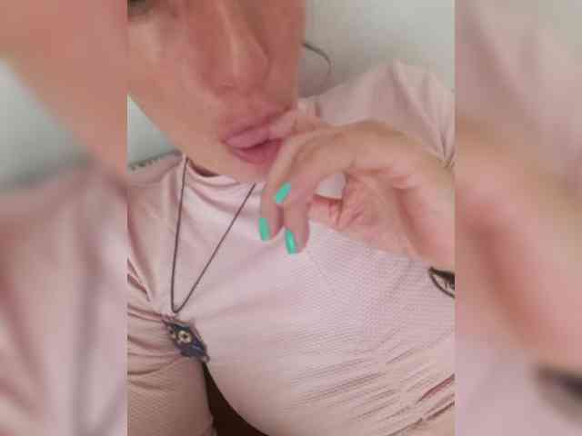 CurlyHanna Live Webcam on BongaCams