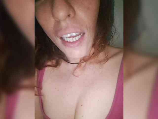 CurlyHanna webcam