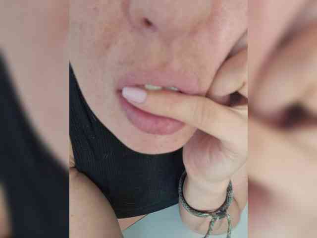 CurlyHanna webcam