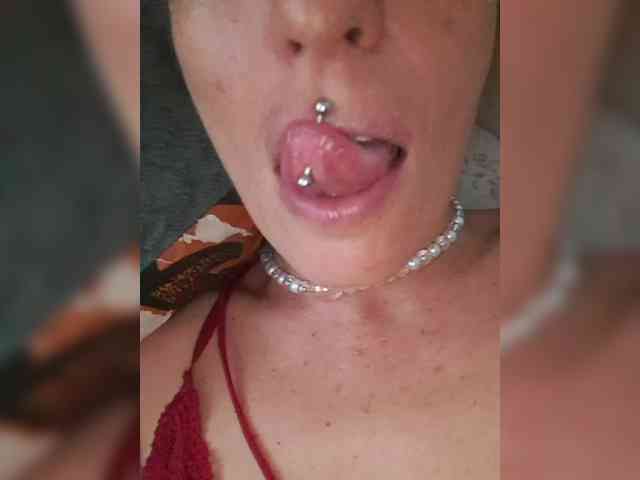 CurlyHanna webcam