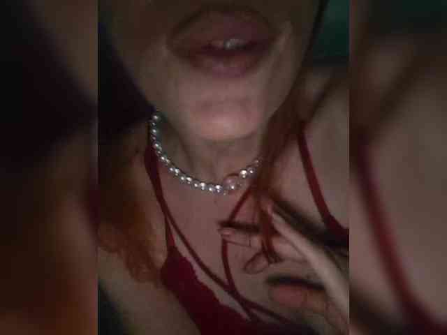 CurlyHanna webcam