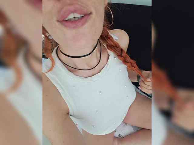 CurlyHanna webcam