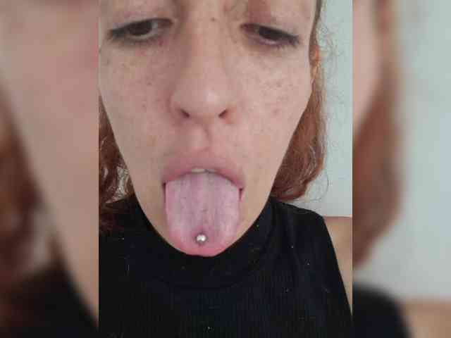 CurlyHanna webcam