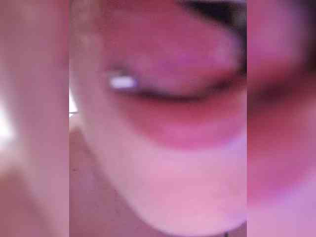 CurlyHanna webcam