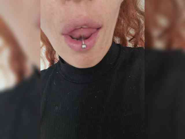 CurlyHanna webcam